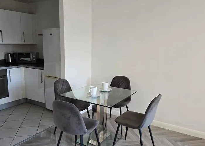 Luxury Green 1 Bed City Centre Apartment Close To Mailbox,Bullring, Broad Street For Leisure And Families